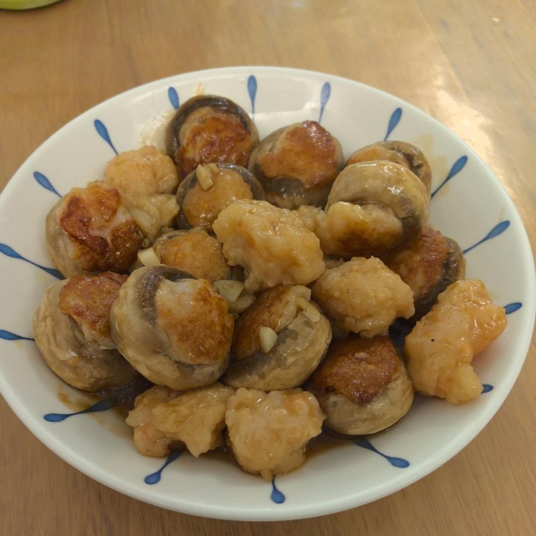 一口爆汁的虾滑酿口蘑