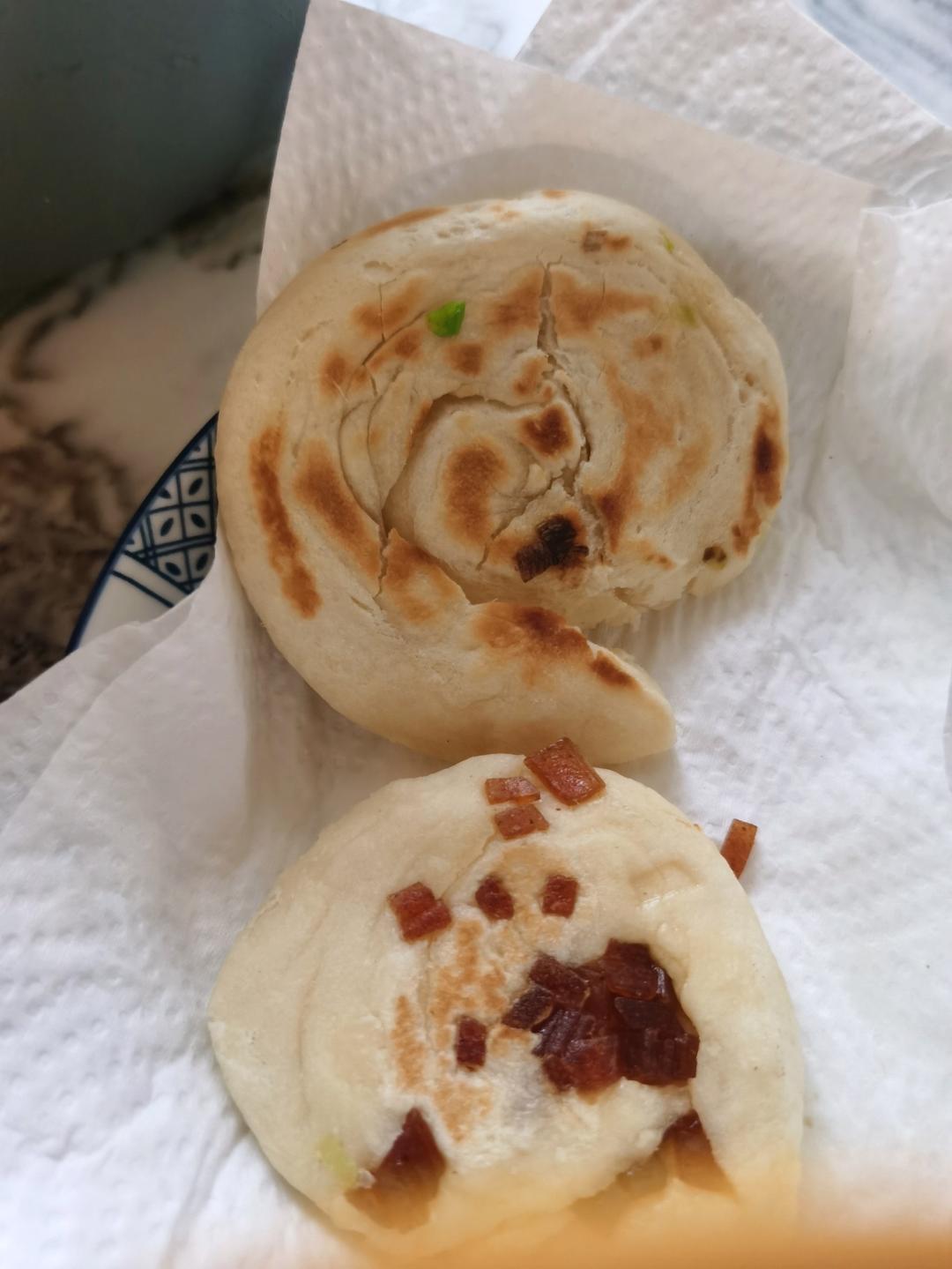 五香葱花饼    葱香四溢   咸香适口   太有食欲了 附细节视频