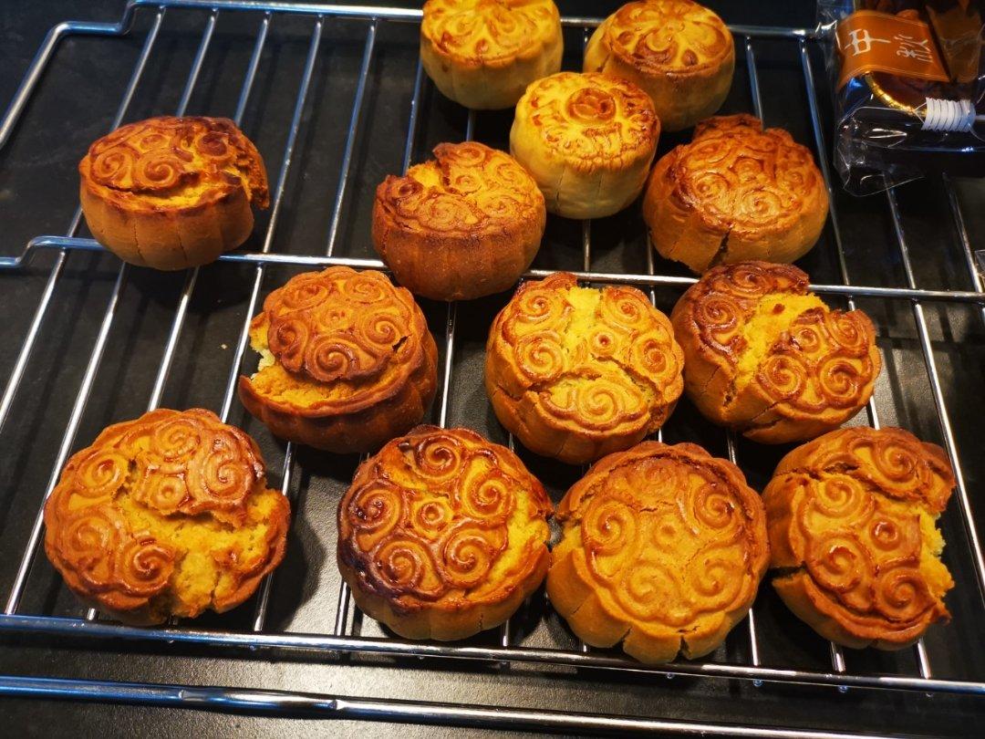 广式月饼—蛋黄莲蓉月饼