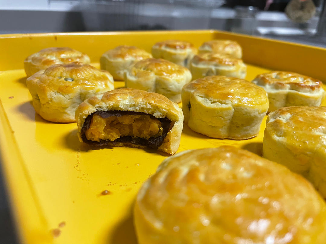 超酥软奶味十足 奶酥月饼