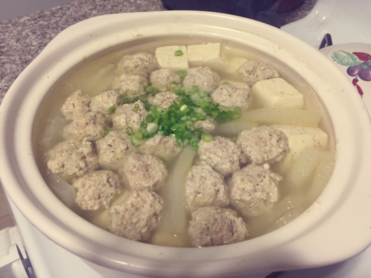 【10分钟系列】白萝卜豆腐圆子汤