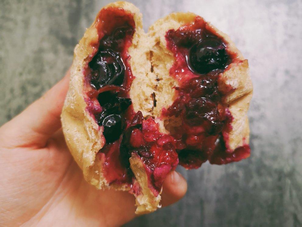 爆浆蓝莓酸奶面包