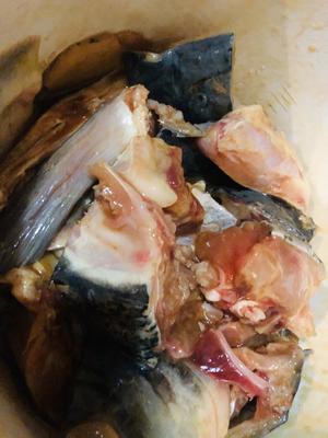 百吃不厌砂锅鱼头的做法 步骤1