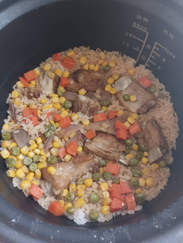 【排骨焖饭】