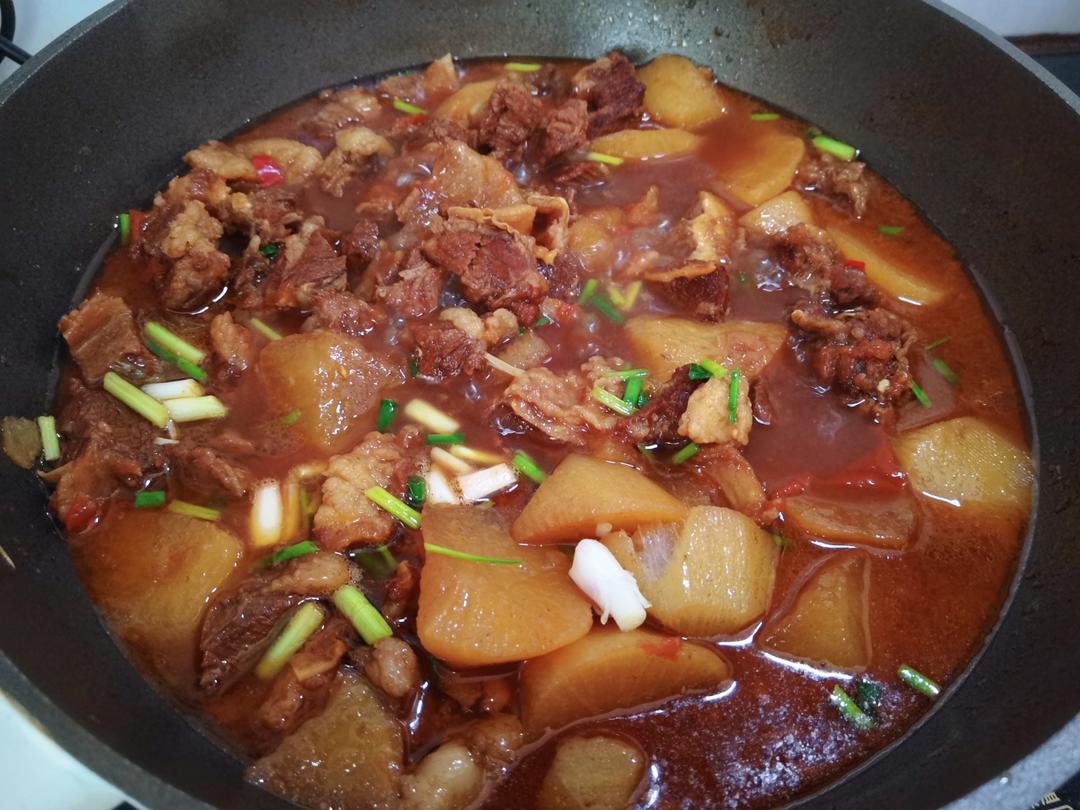 萝卜焖牛腩 （好吃得可以摆摊了）