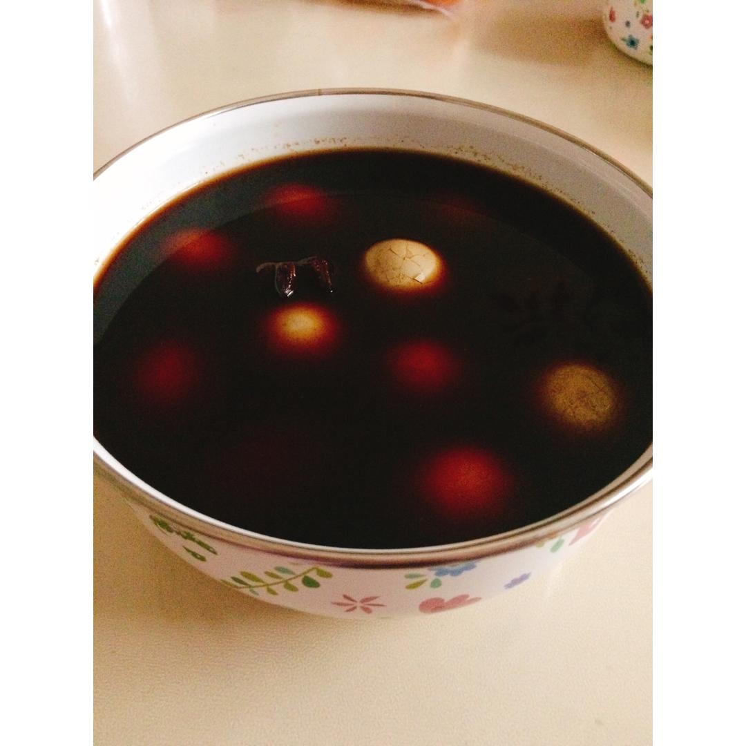用酒酿煮的五香茶叶蛋