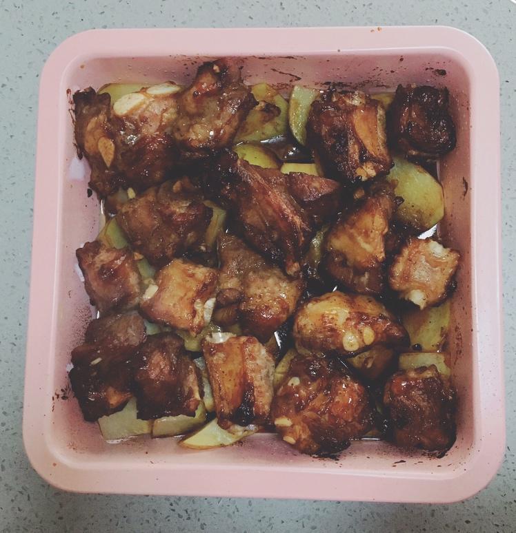 蜜汁蒜蓉烤排骨－快捷的宴客烤箱菜