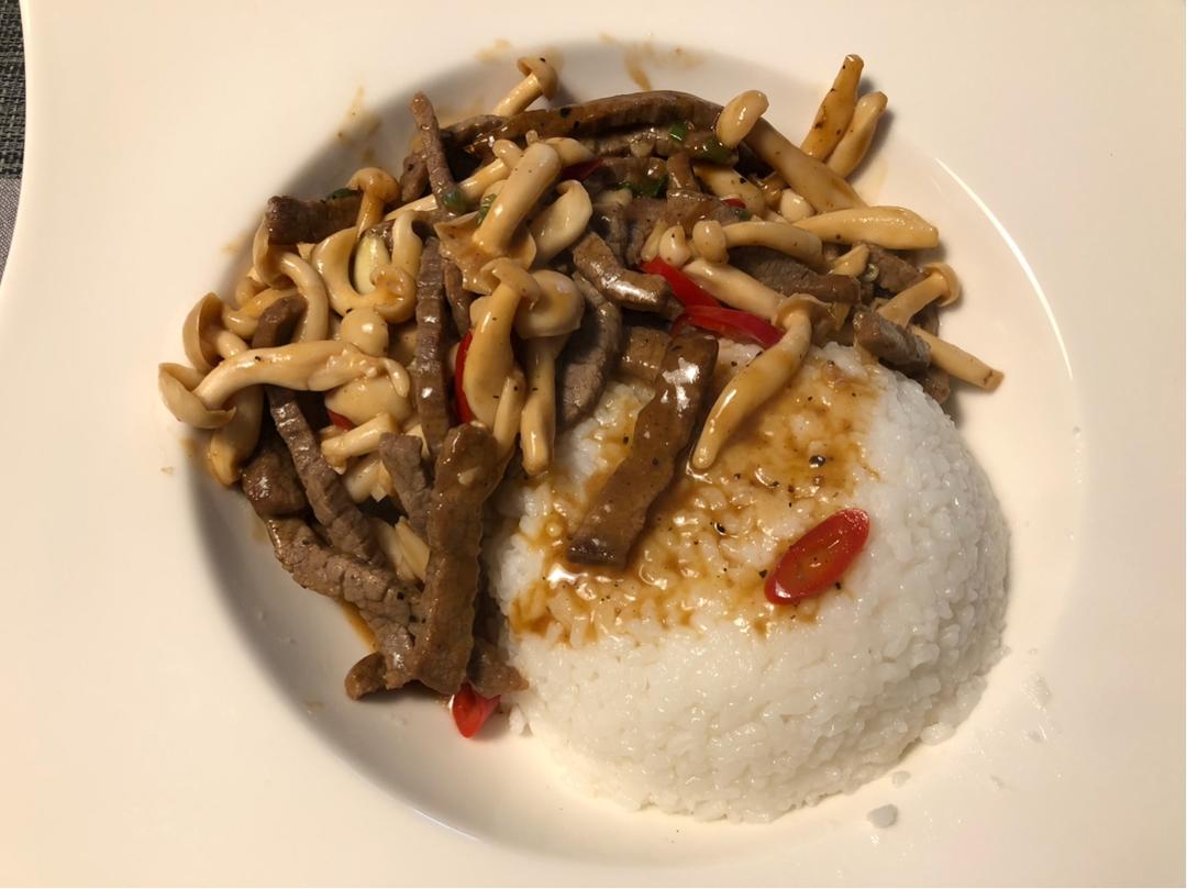 蚝汁海鲜菇炒牛柳