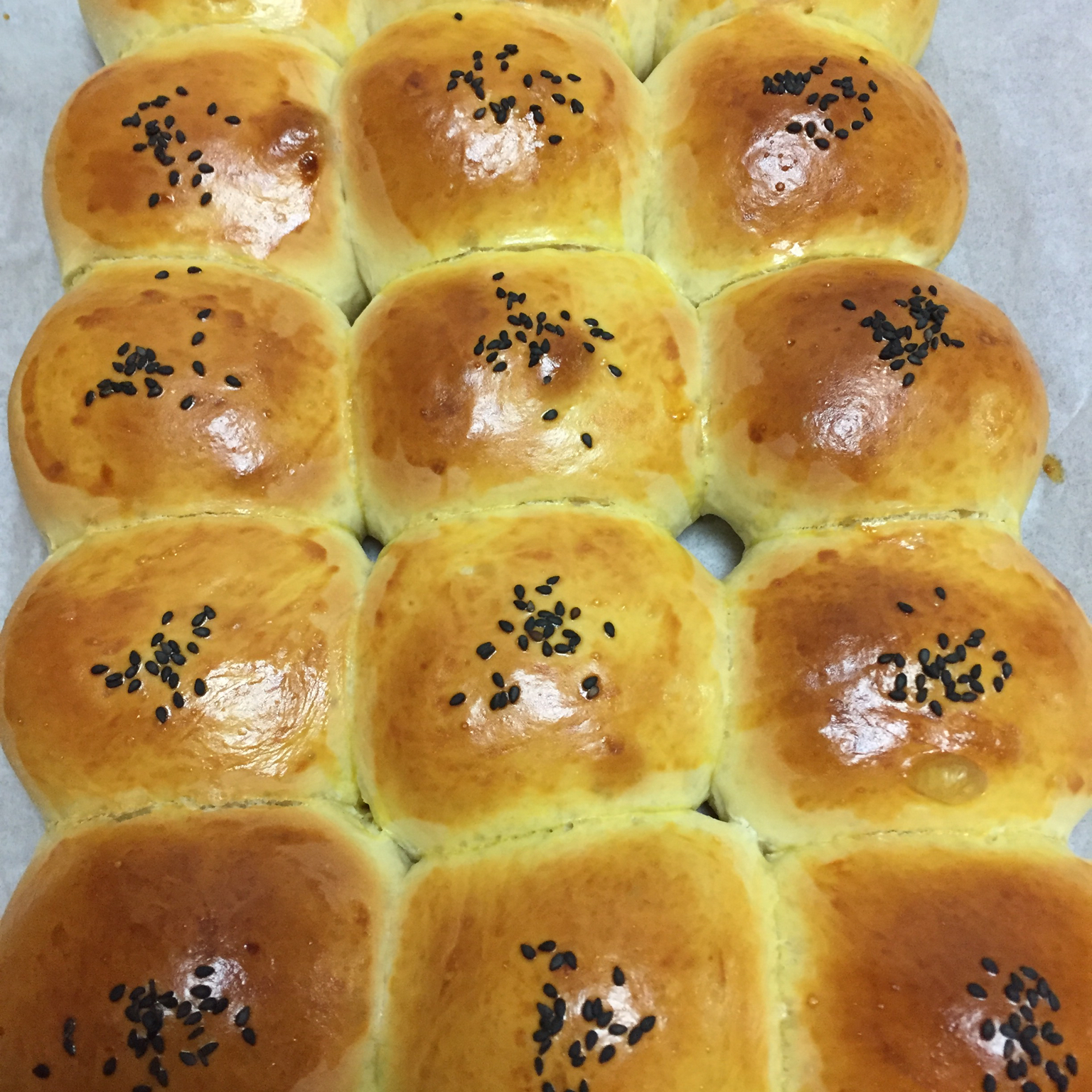 紫鱼儿8316做的最爱莲蓉餐包