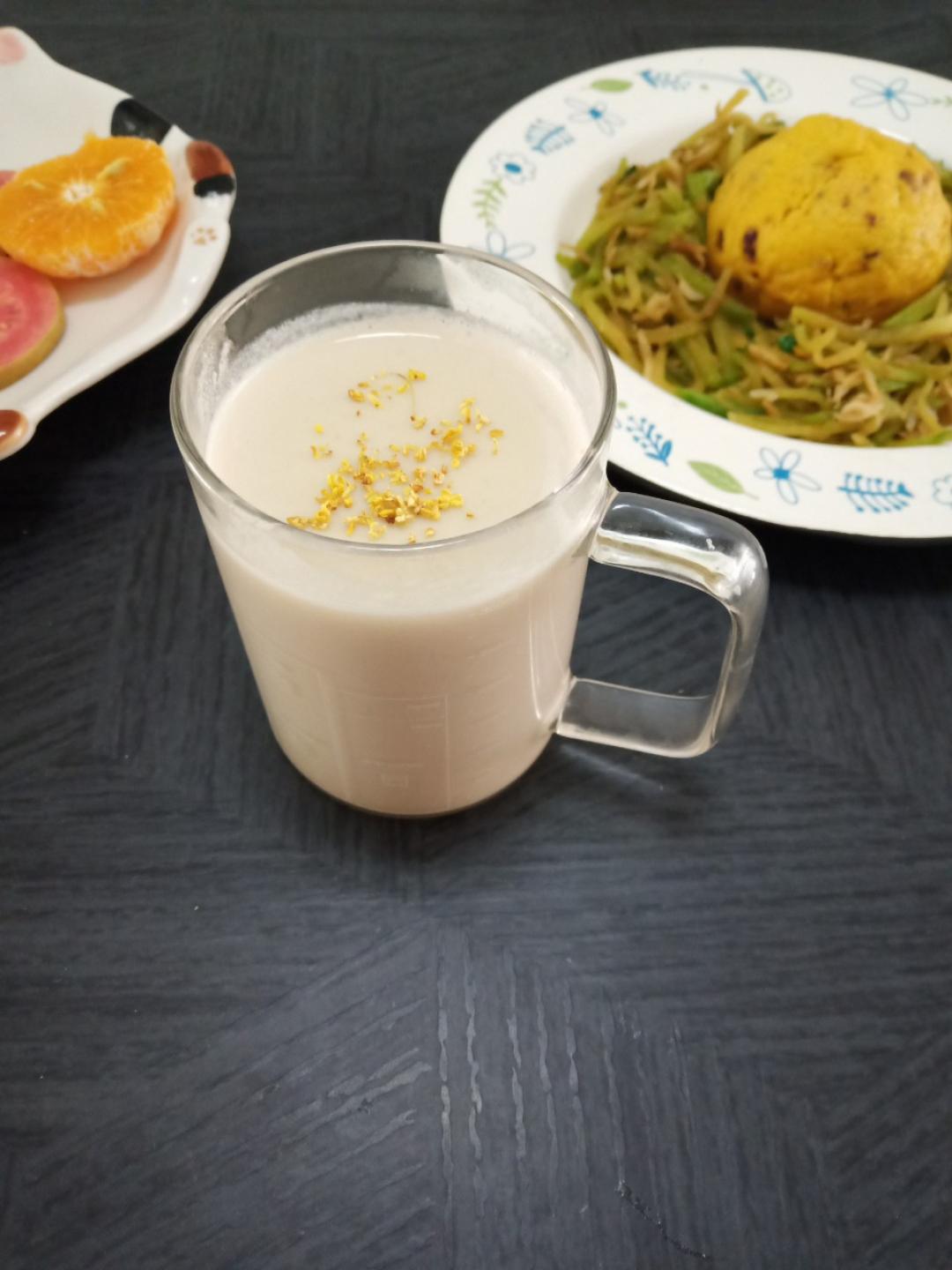 晚上睡不好这样喝：花生莲子羮