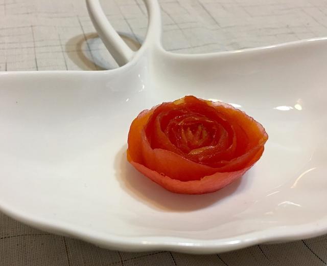 摆盘-玫瑰番茄花，一分钟学会的做法