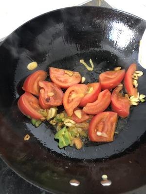 快手家常菜-西红柿炒土豆片的做法 步骤5