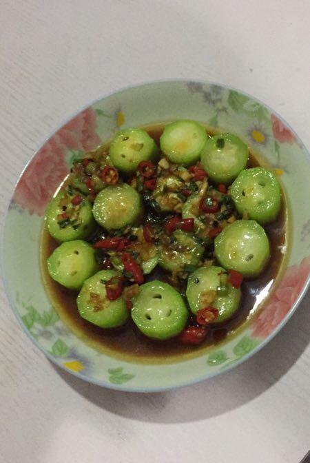 只需要五分钟就可以的美味蒜蓉蒸丝瓜