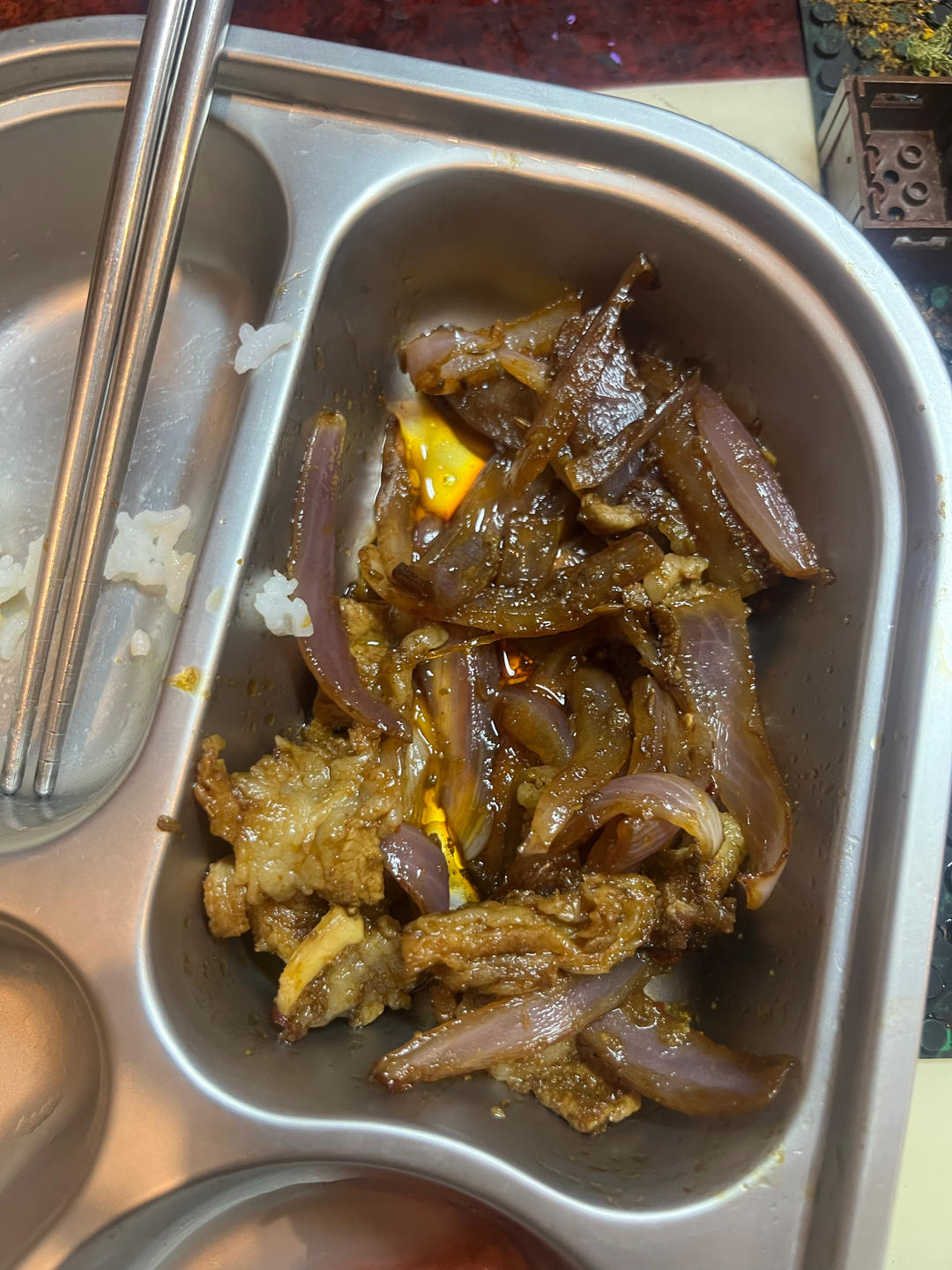 鲜香洋葱炒羊肉片（超简单 厨房小白也可以做的好吃 重在火候变化和发挥每一种食材的味道）