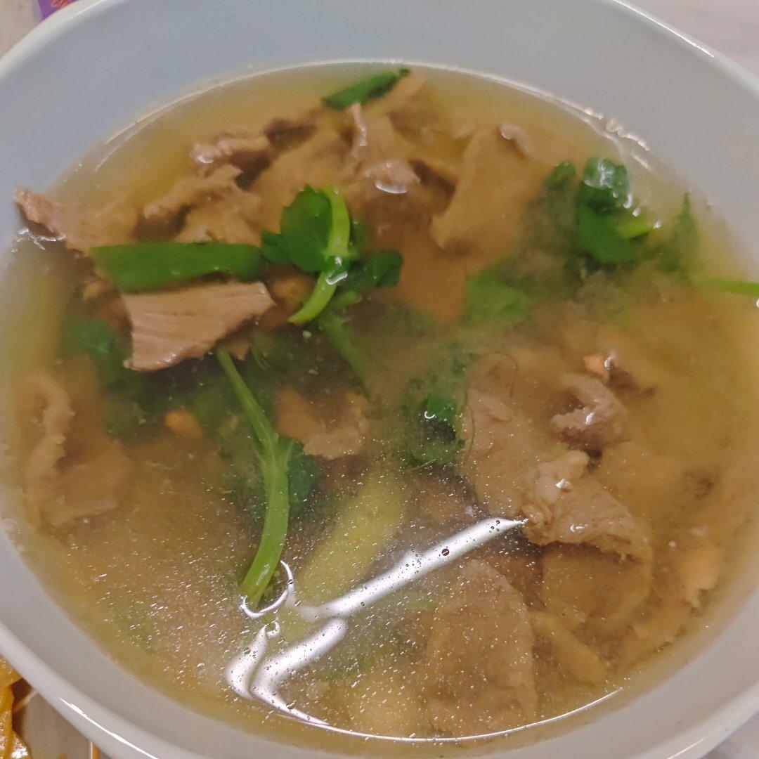 豌豆尖生滚牛肉片