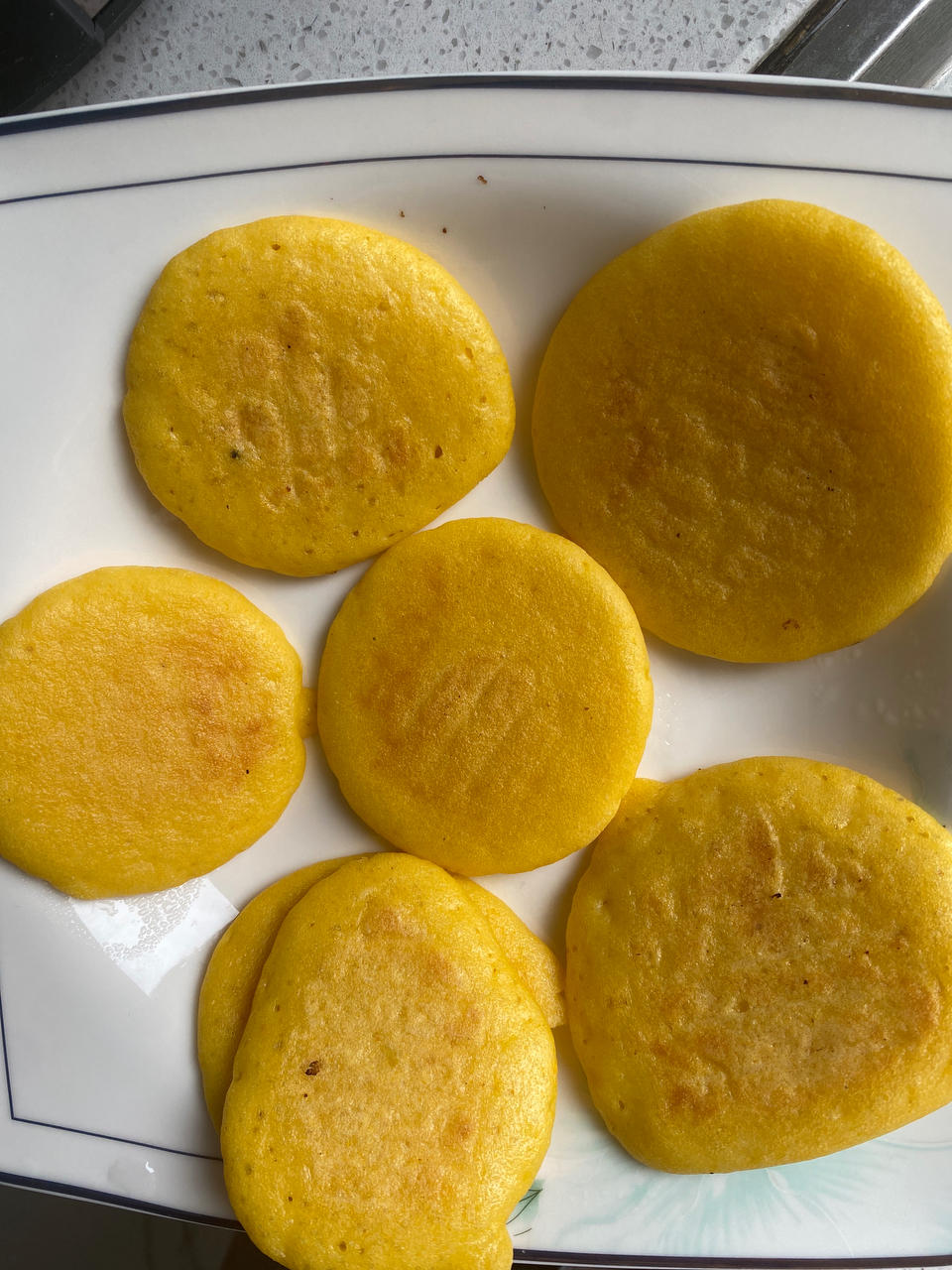 二十年面点老师傅分享的「玉米面饼子」做法，玉米控抓紧收😄😄😄