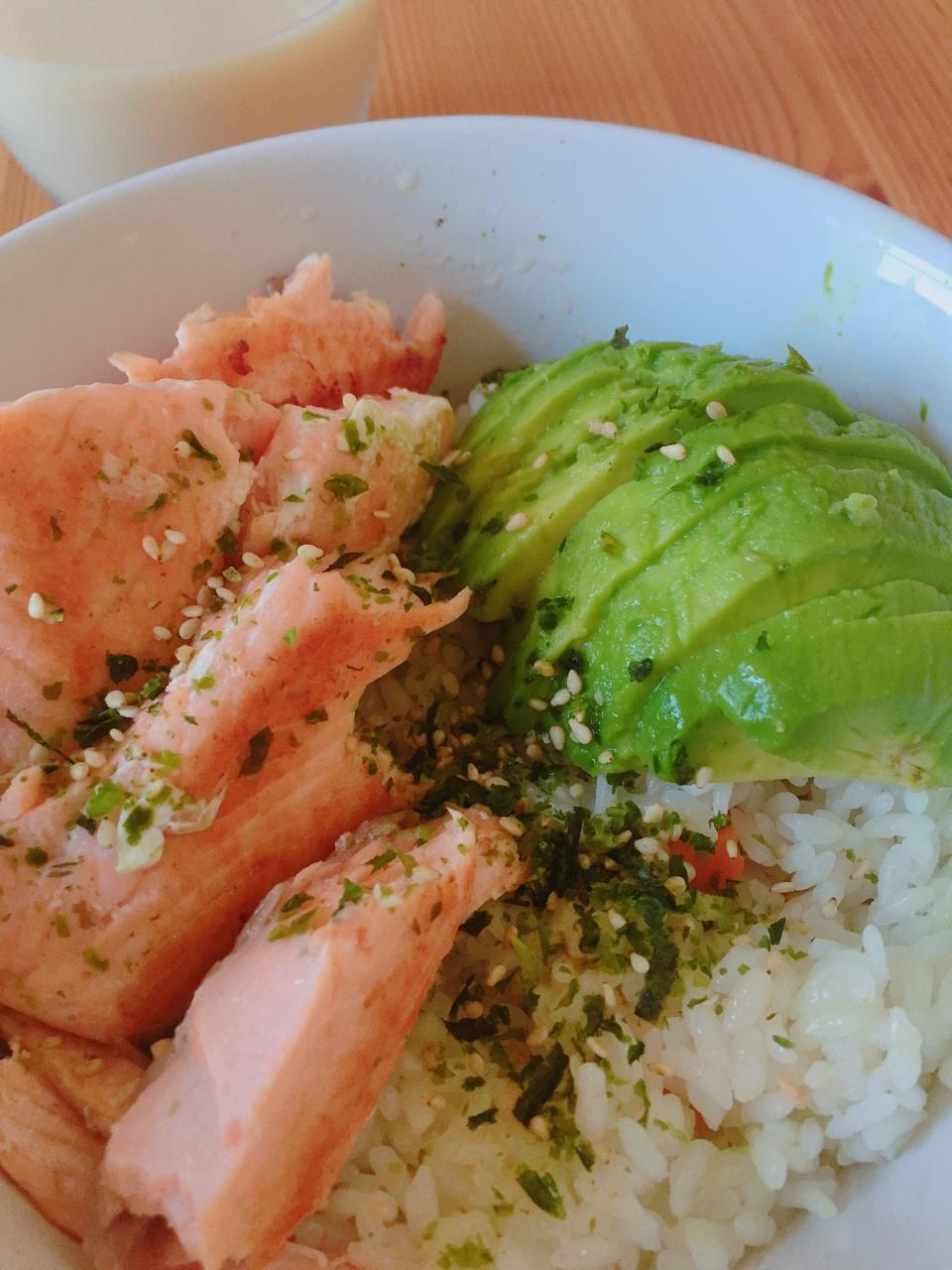 三文鱼牛油果拌饭