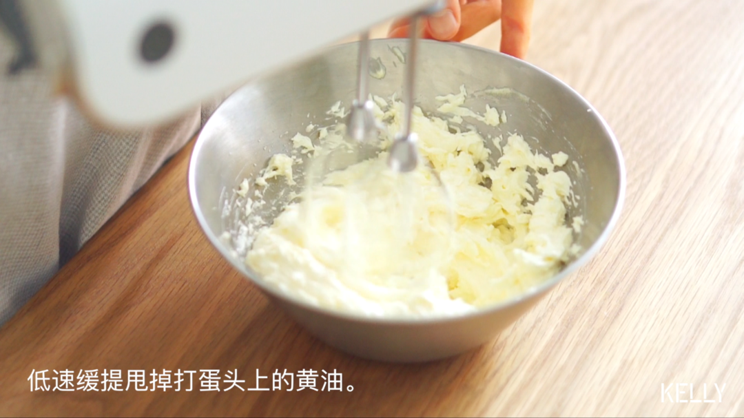 無需抹面的輕卡紅絲絨蛋糕/低卡配方+裝飾竅門+擠花方法/烘焙視頻蛋糕篇11「美式蛋糕」的做法 步驟10