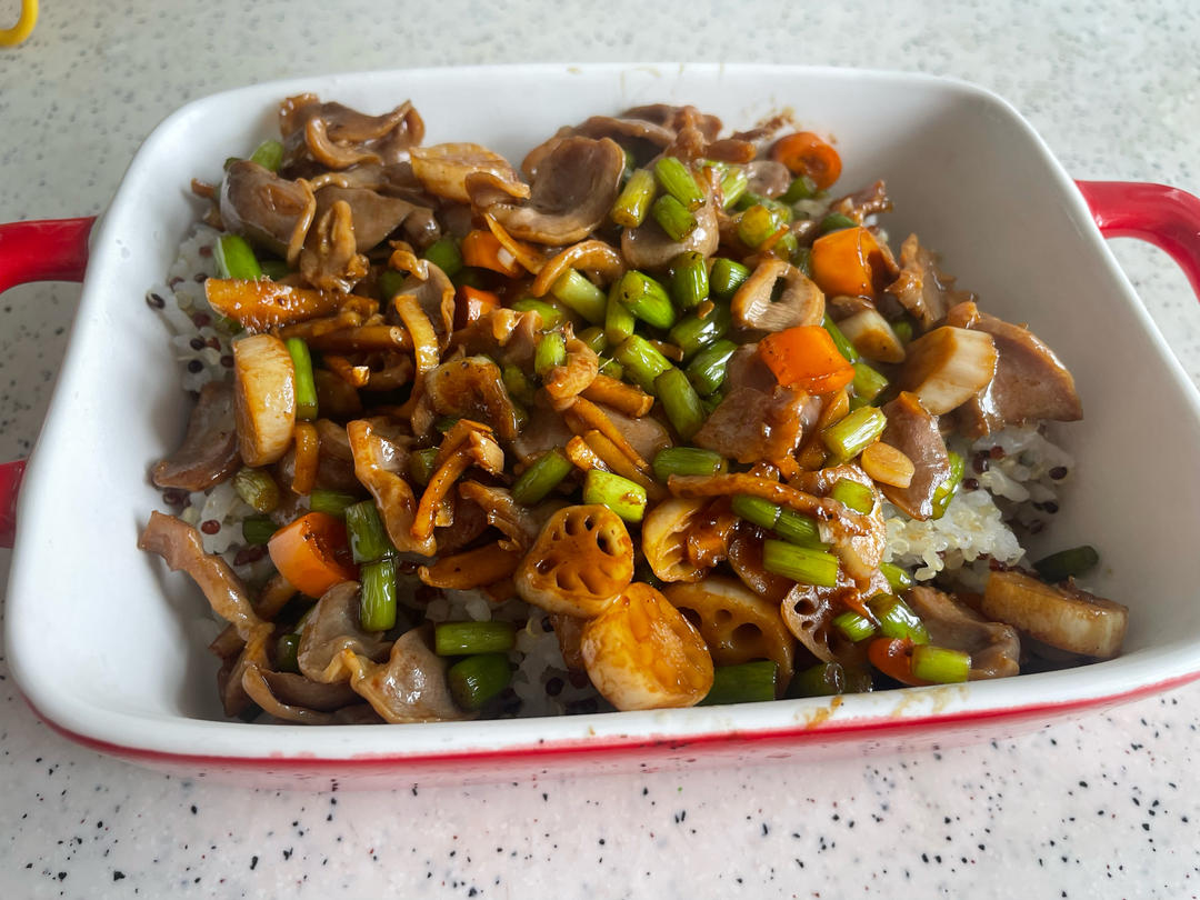 酸辣鸡杂盖码饭