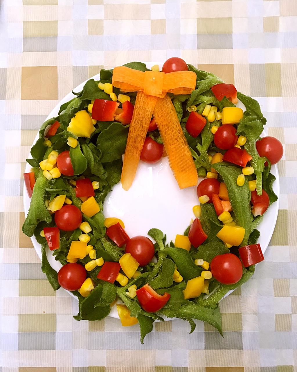 圣诞蔬菜花环沙拉