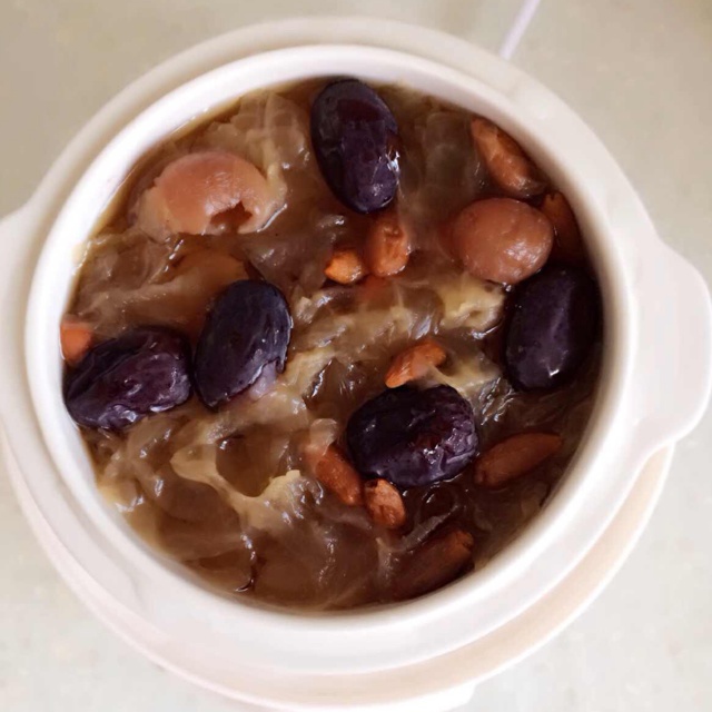 银耳红枣桂圆汤