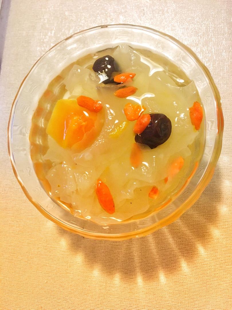 天天用跌打万花油的睡莲分享作品自家制用新鲜的银耳,比较省时省事.