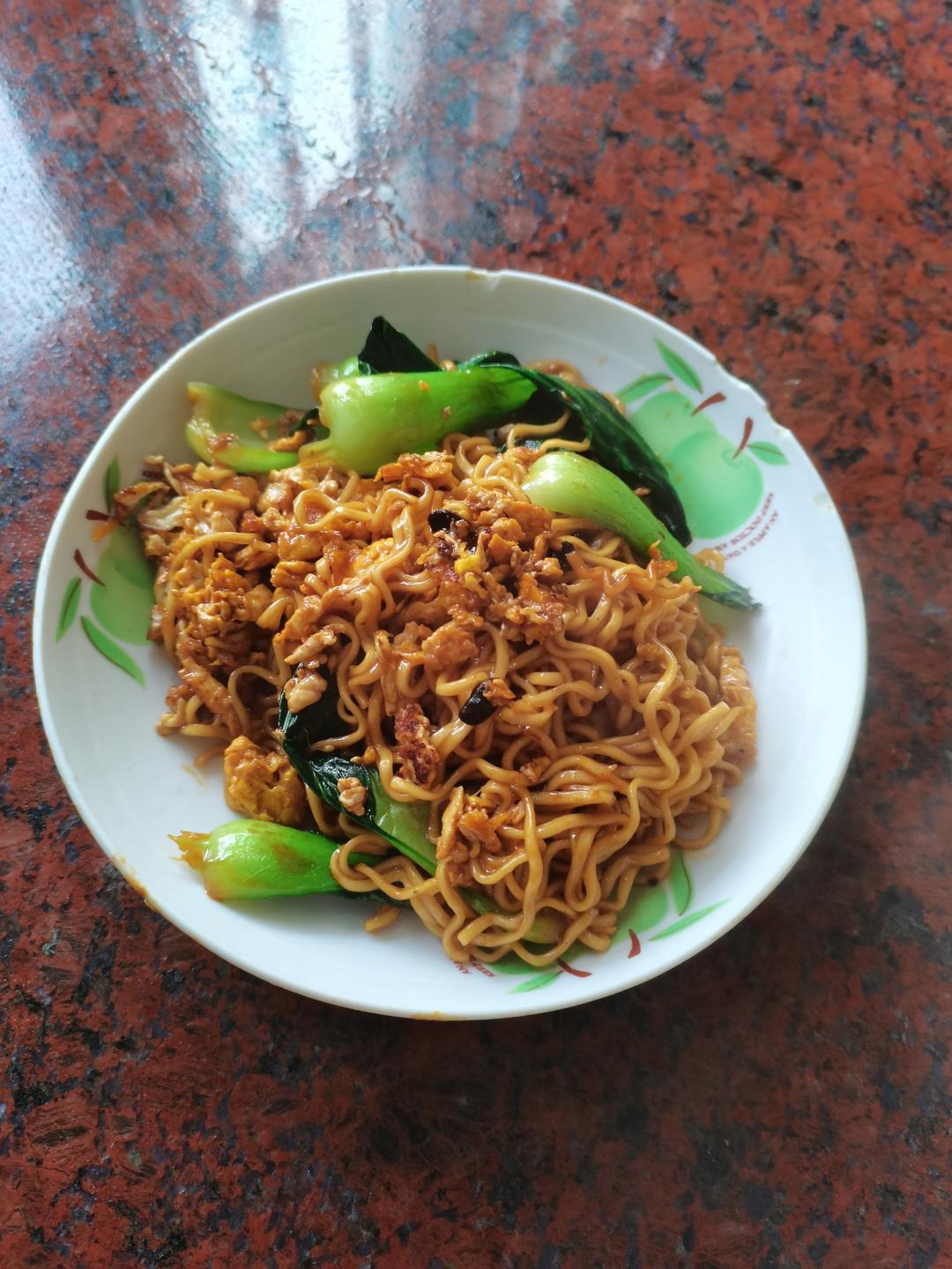 🍜泡面神仙吃法❗️巨销魂的鸡蛋火腿炒泡面