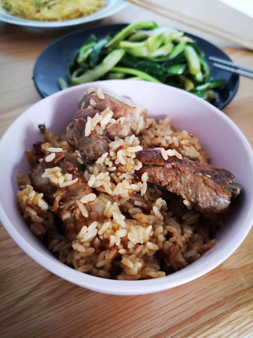 喷香排骨焖饭（爆好吃）