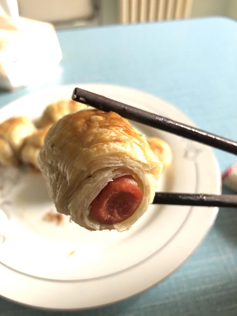 香肠酥皮卷：手抓饼皮还能这样吃，不用和面快速搞定早餐