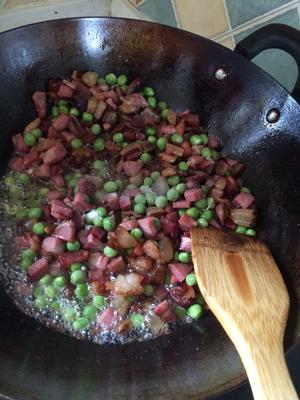 腊肉豌豆焖饭的做法 步骤5
