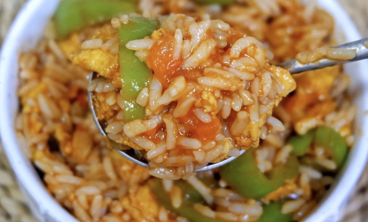 减脂餐❣️番茄青椒烩糙米饭的做法