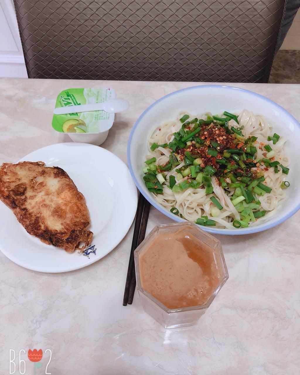 葱爆面—就是汪涵在天天向上里面做的那个啦