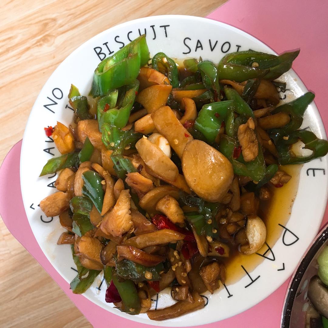 青椒素炒杏鲍菇