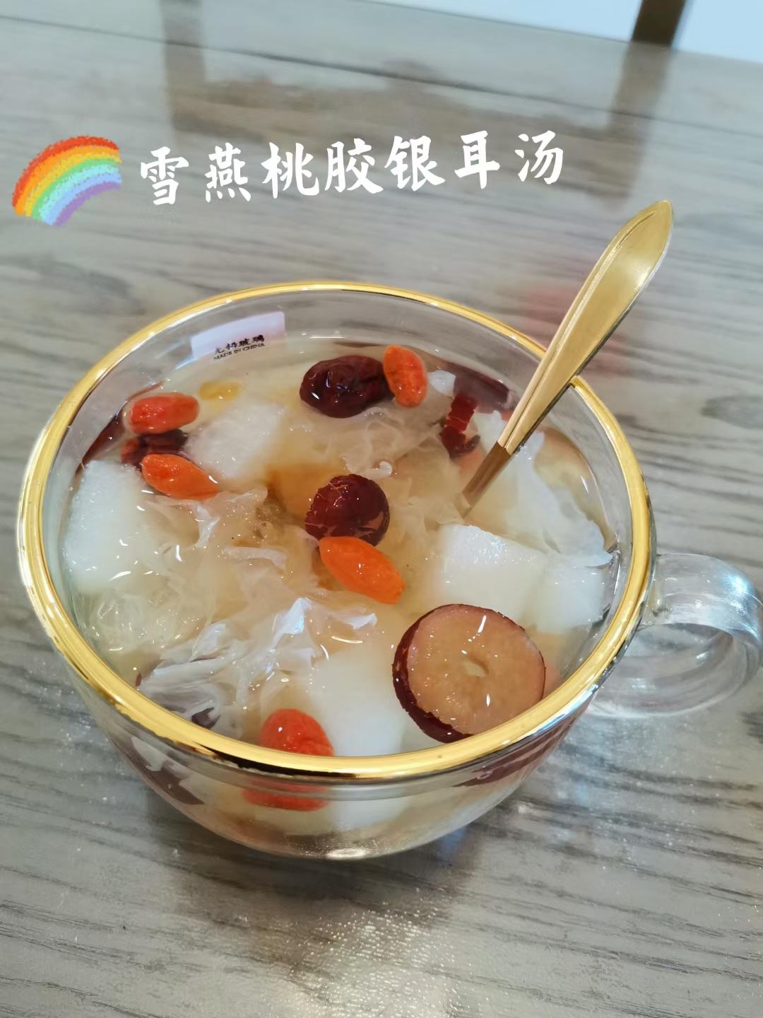 雪燕桃胶银耳汤的做法