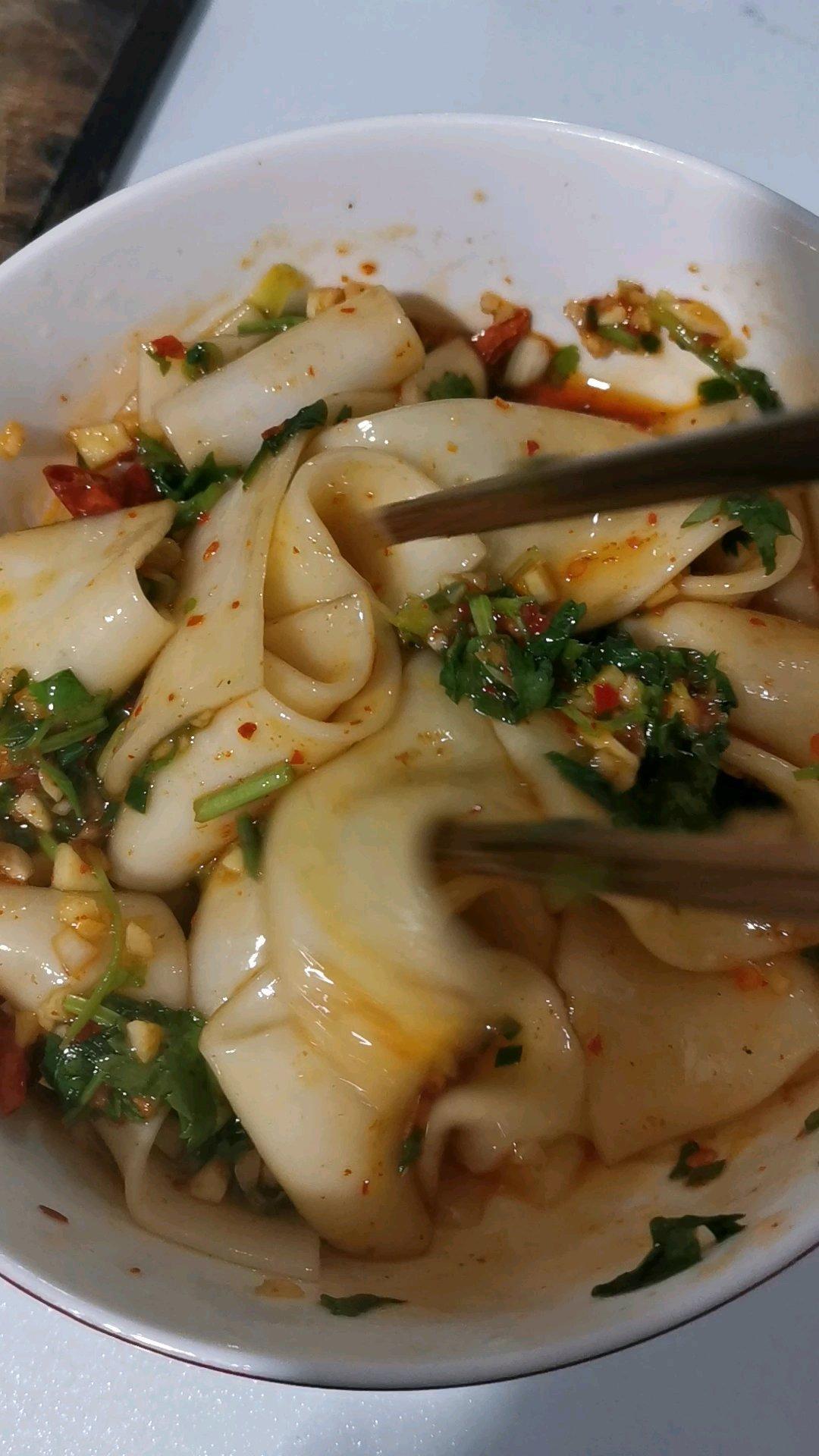 比麻将宽粉还好吃的麻辣宽粉