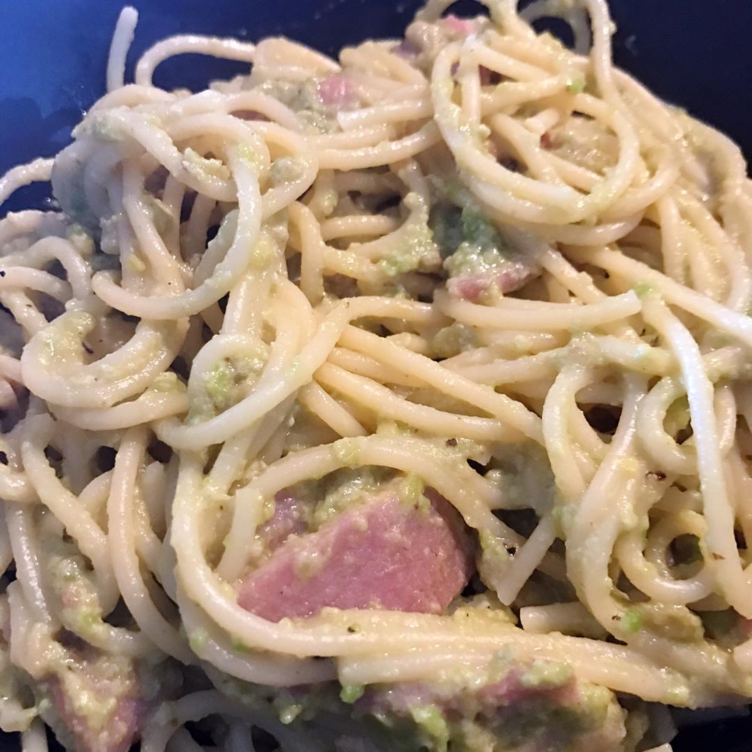 小清新牛油果火腿意面