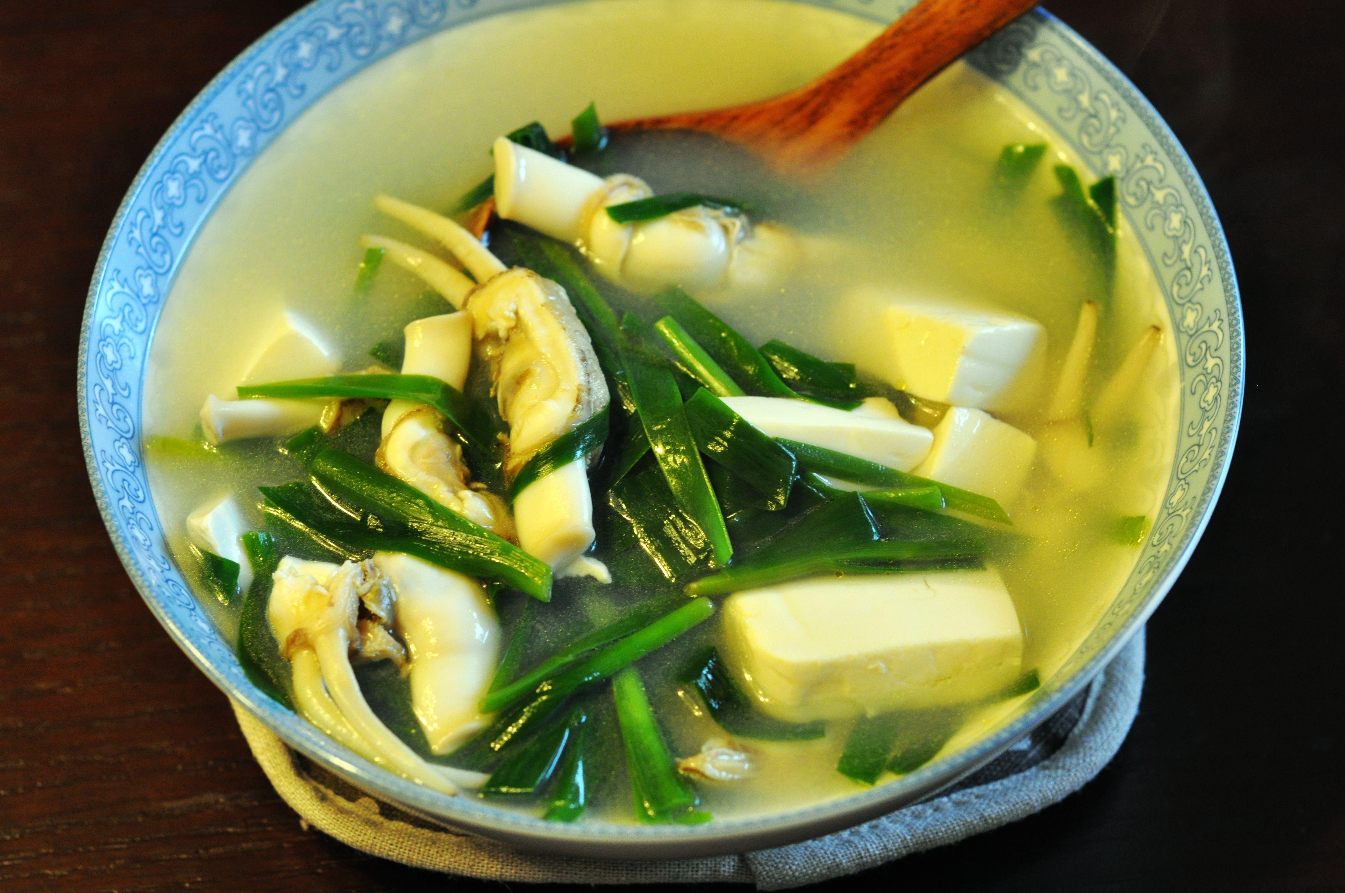 春韭豆腐竹蛏汤的做法