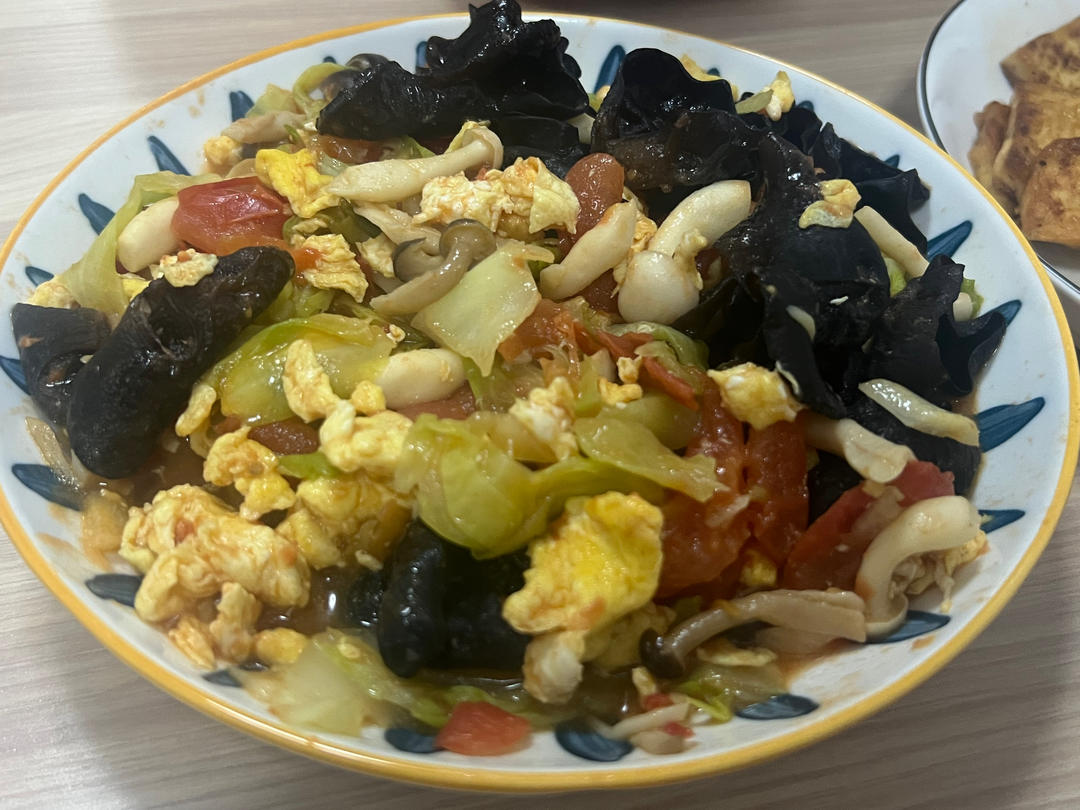 素菜：鸡蛋炒白玉菇木耳