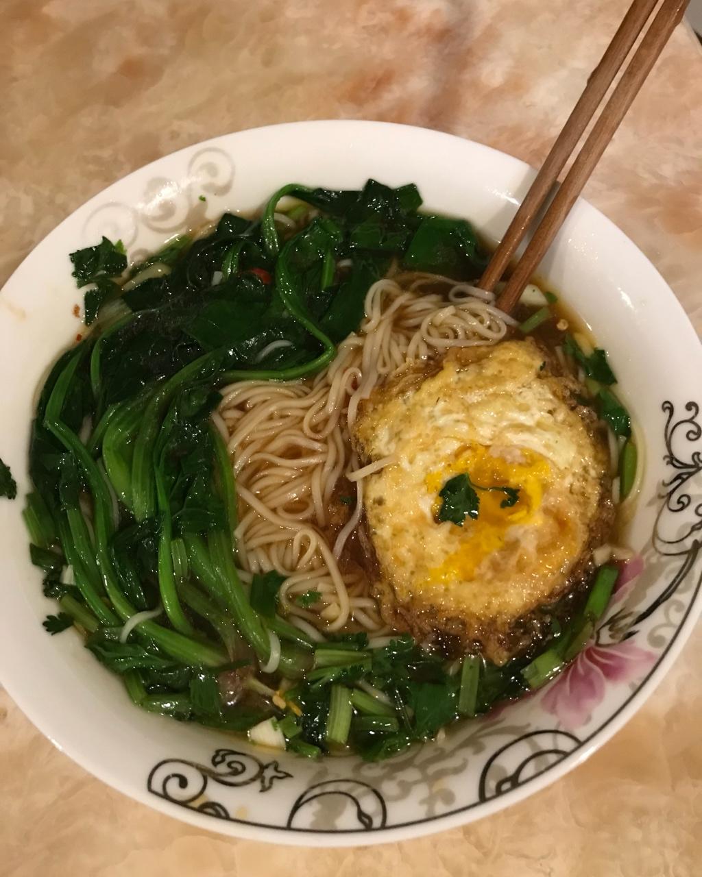 she小宁子做的一碗热汤面