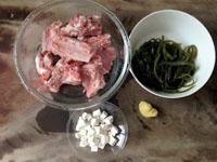 茯苓排骨海带汤的做法 步骤1
