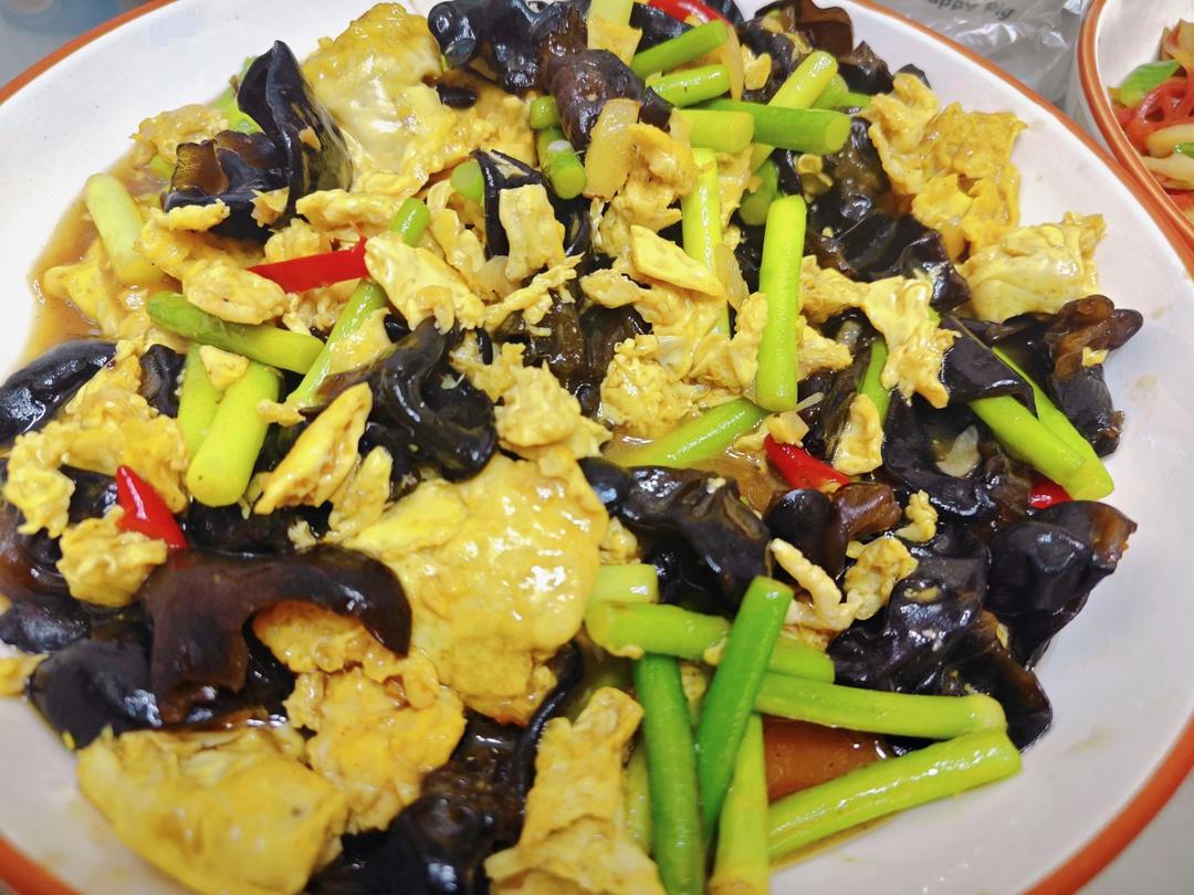 蒜薹这样炒，鲜香入味！好吃又营养🍚