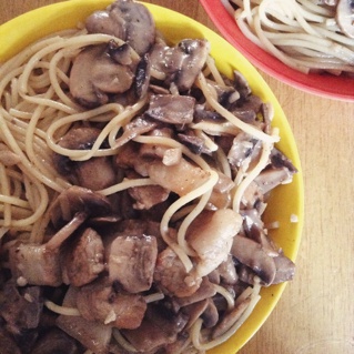 白蘑菇奶油培根意面