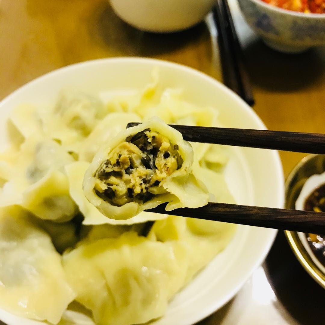 鲜掉眉毛的 三鲜水饺~