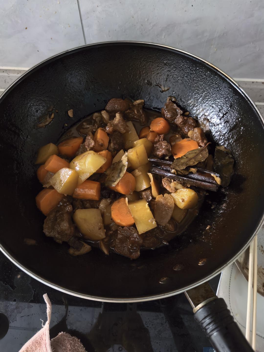 土豆焖牛腩