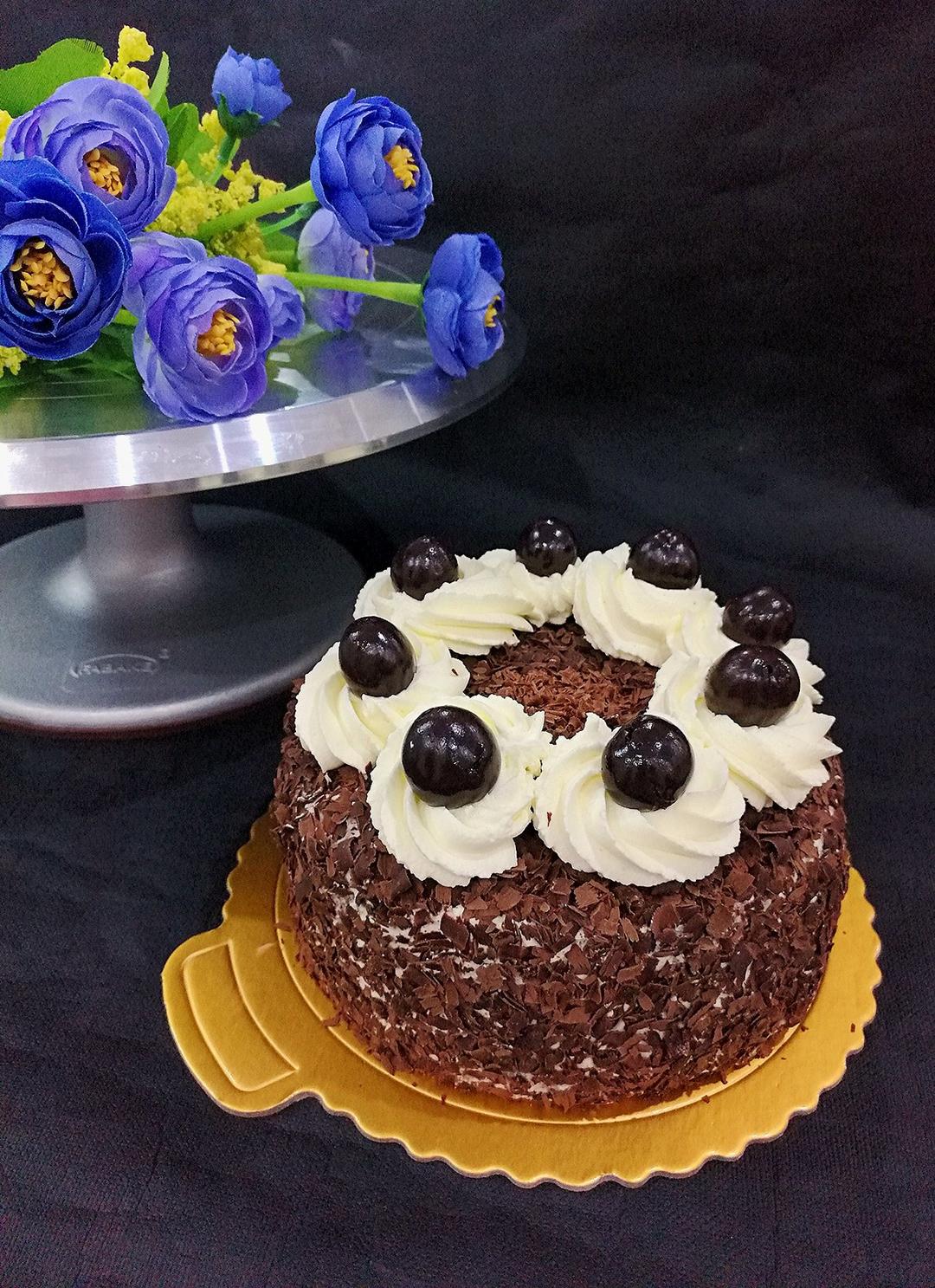 闲不住就爱做美食做的6寸黑森林蛋糕(家庭极简版)