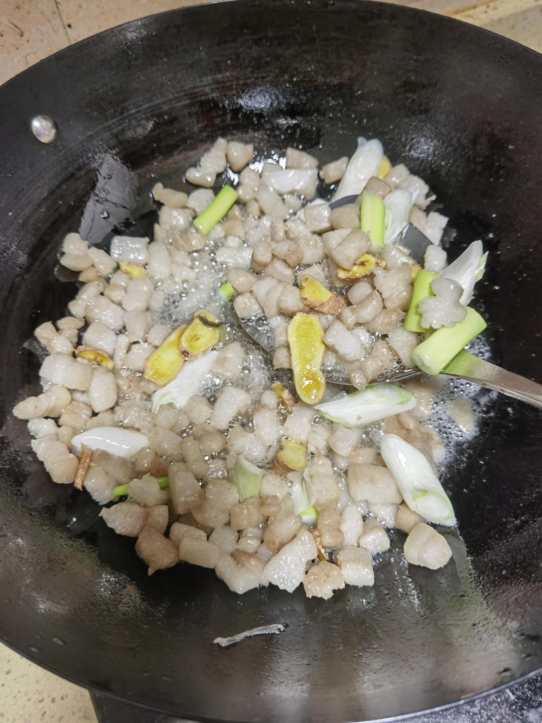 厨师长教你：“精炼猪油”的家常做法，里面满满的小技巧，收藏了