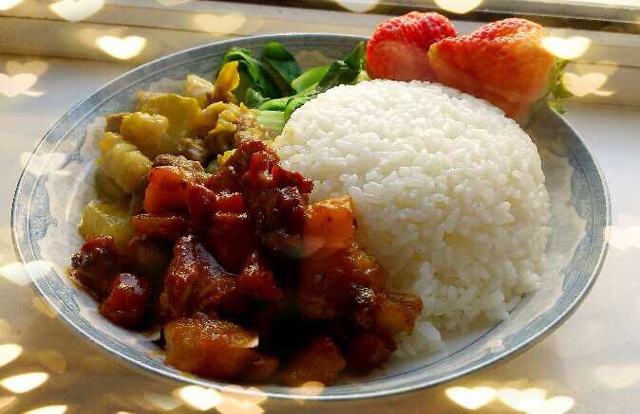 土豆炖鸡肉