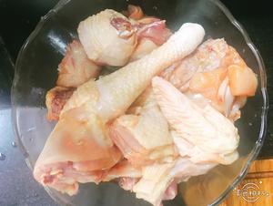 广式沙姜香菇蒸鸡的做法 步骤1