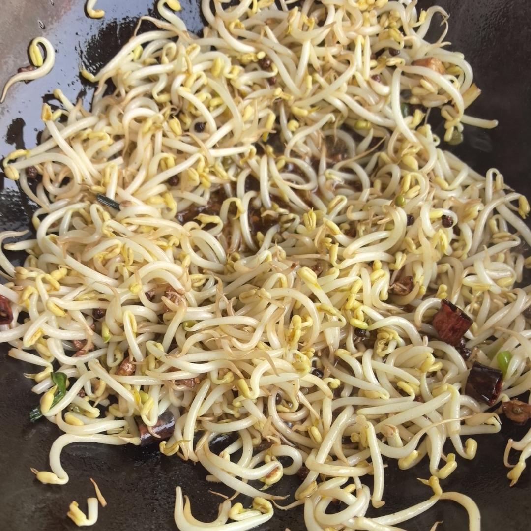 儿子最爱吃的炒豆芽