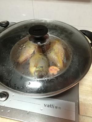 紫苏蒸太阳鱼的做法 步骤3